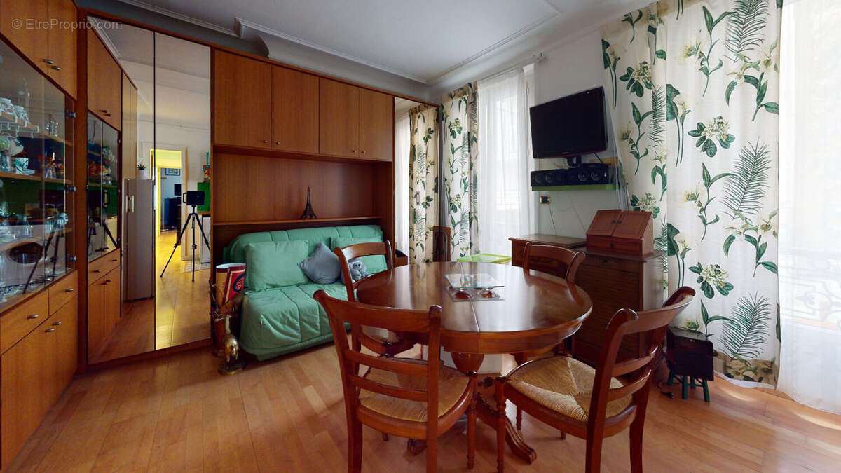 Appartement à PARIS-14E