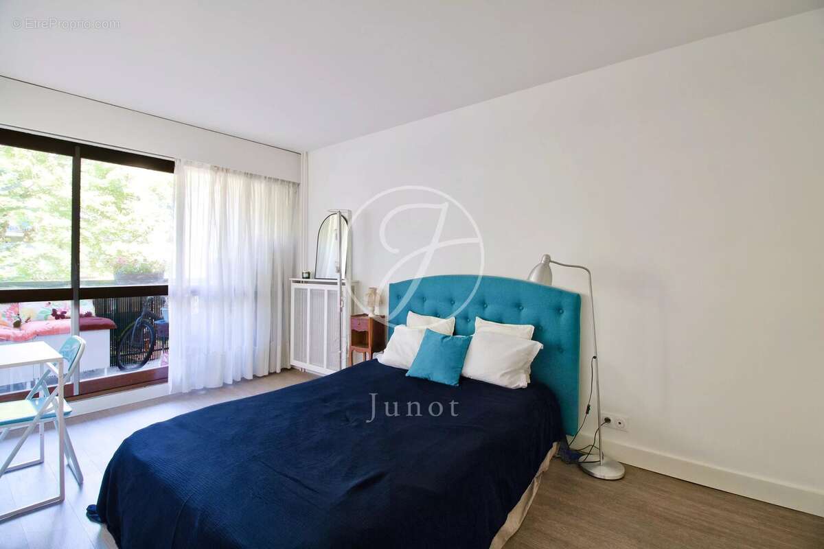 Appartement à LE MESNIL-LE-ROI