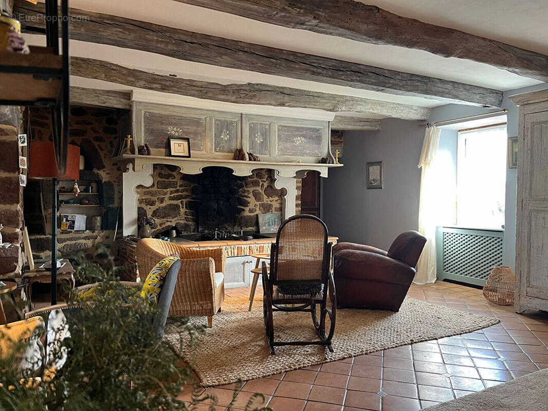 Maison à SAINT-CHRISTOPHE-VALLON