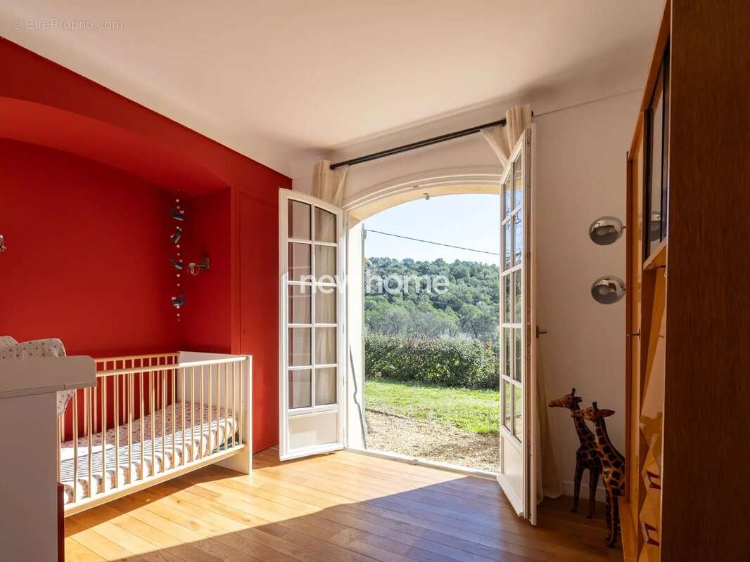 Villa joliment rénovée avec piscine dans un cadre verdoyant - photo 19
