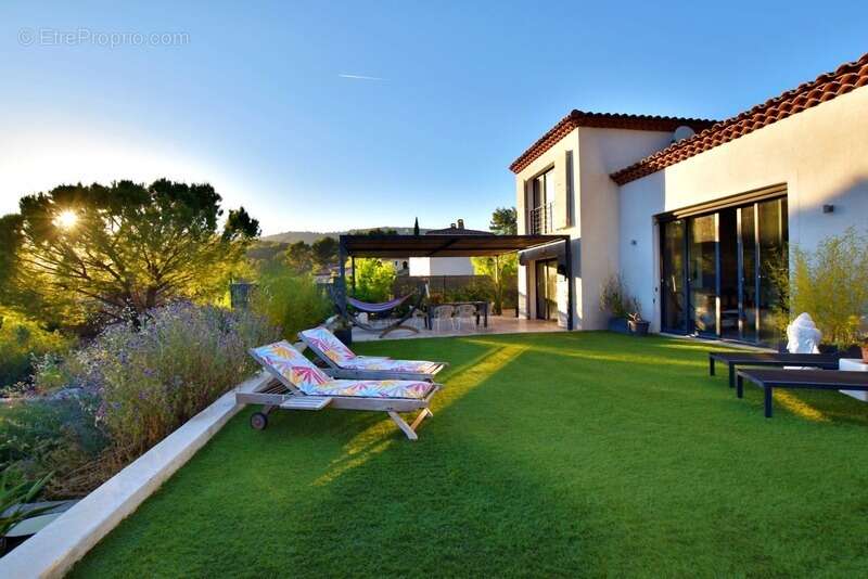 Maison à SOLLIES-TOUCAS