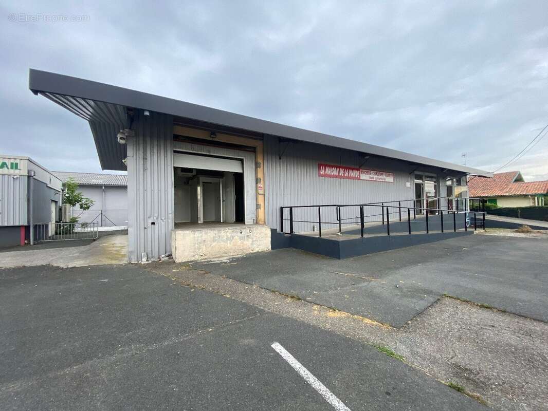 Commerce à SAINT-VINCENT-DE-TYROSSE