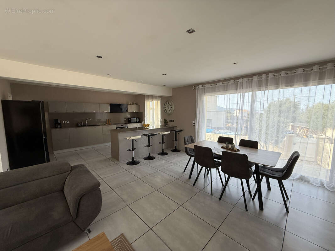 VILLA plain pied  T4 + T2 et annexe à 10 min de CALVI - photo 8