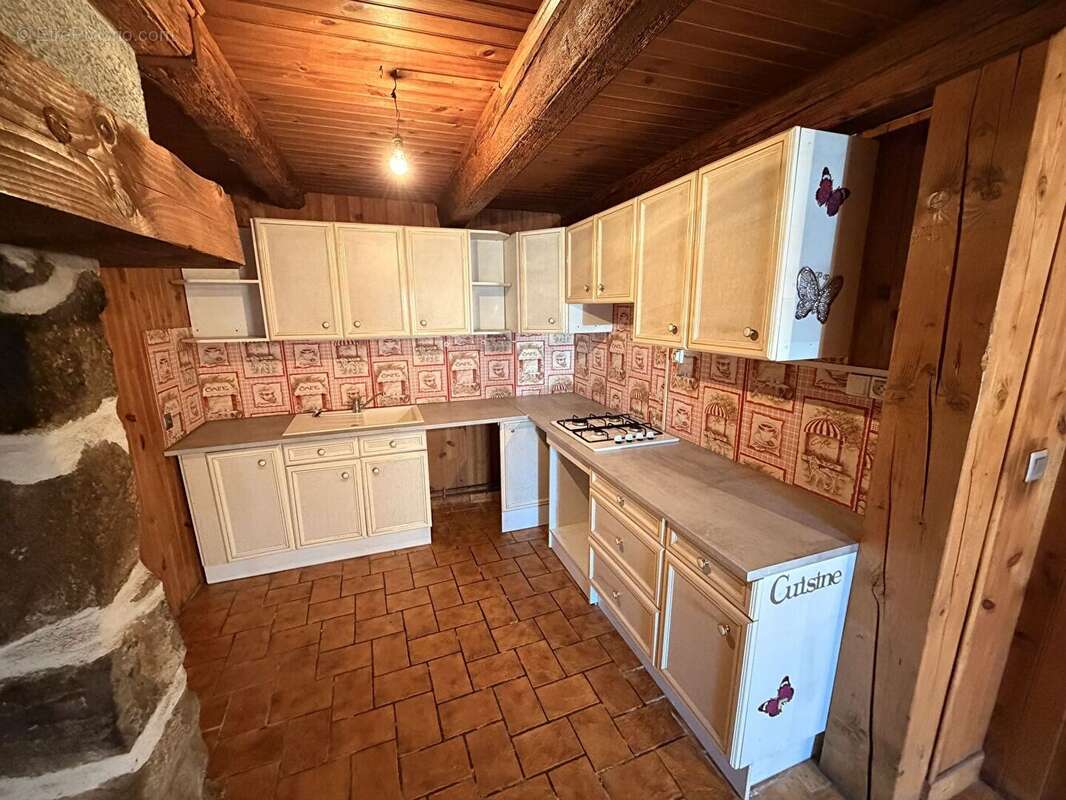 Maison 90 m² à Saint-Bonnet-De-Condat  - photo 4