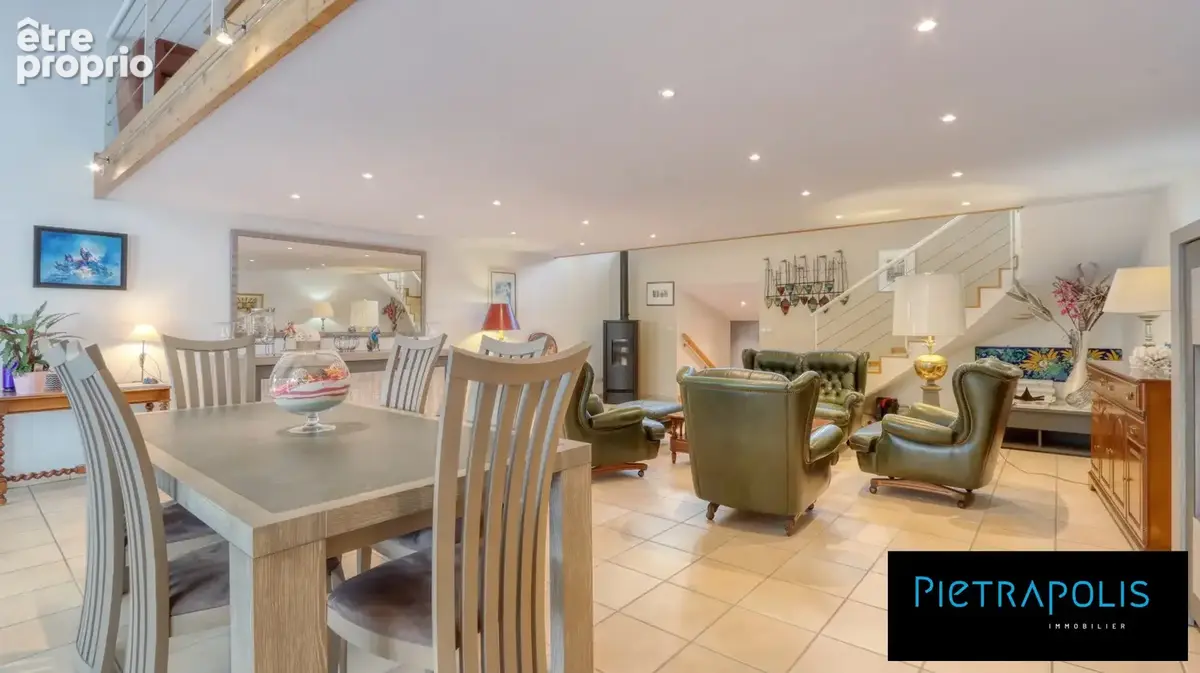 Appartement 243 m² à Sainte-Colombe  - photo 9