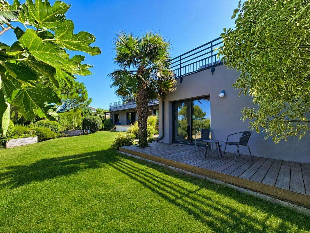 Maison 328 m² à L'houmeau  - photo 3