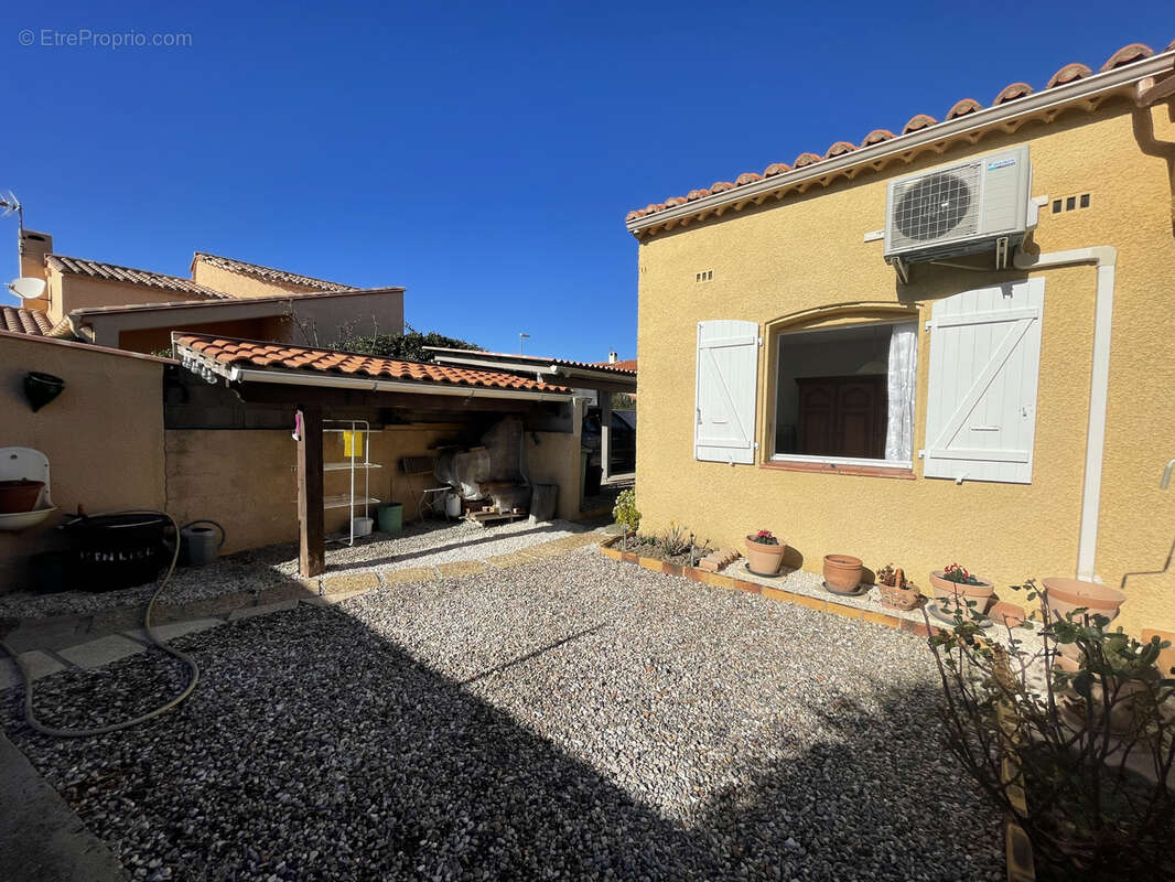 Maison à SAINT-LAURENT-DE-LA-SALANQUE