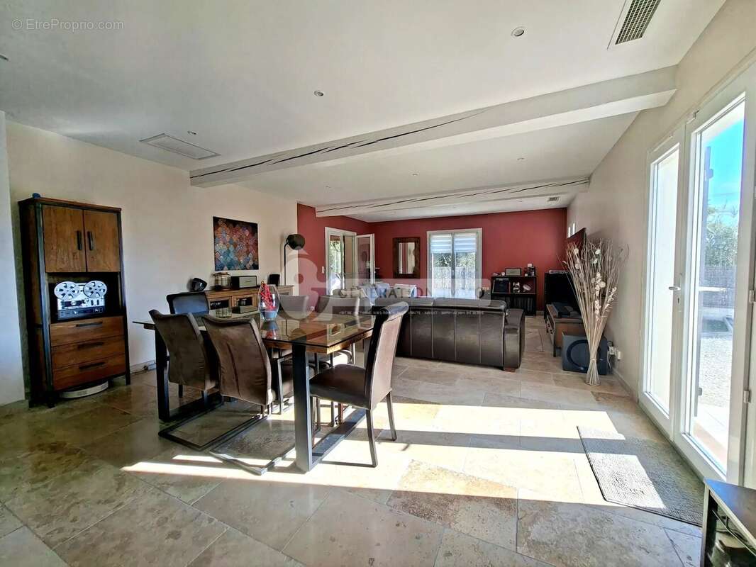 Villa de plain-pied avec piscine à Fontvieille - photo 10