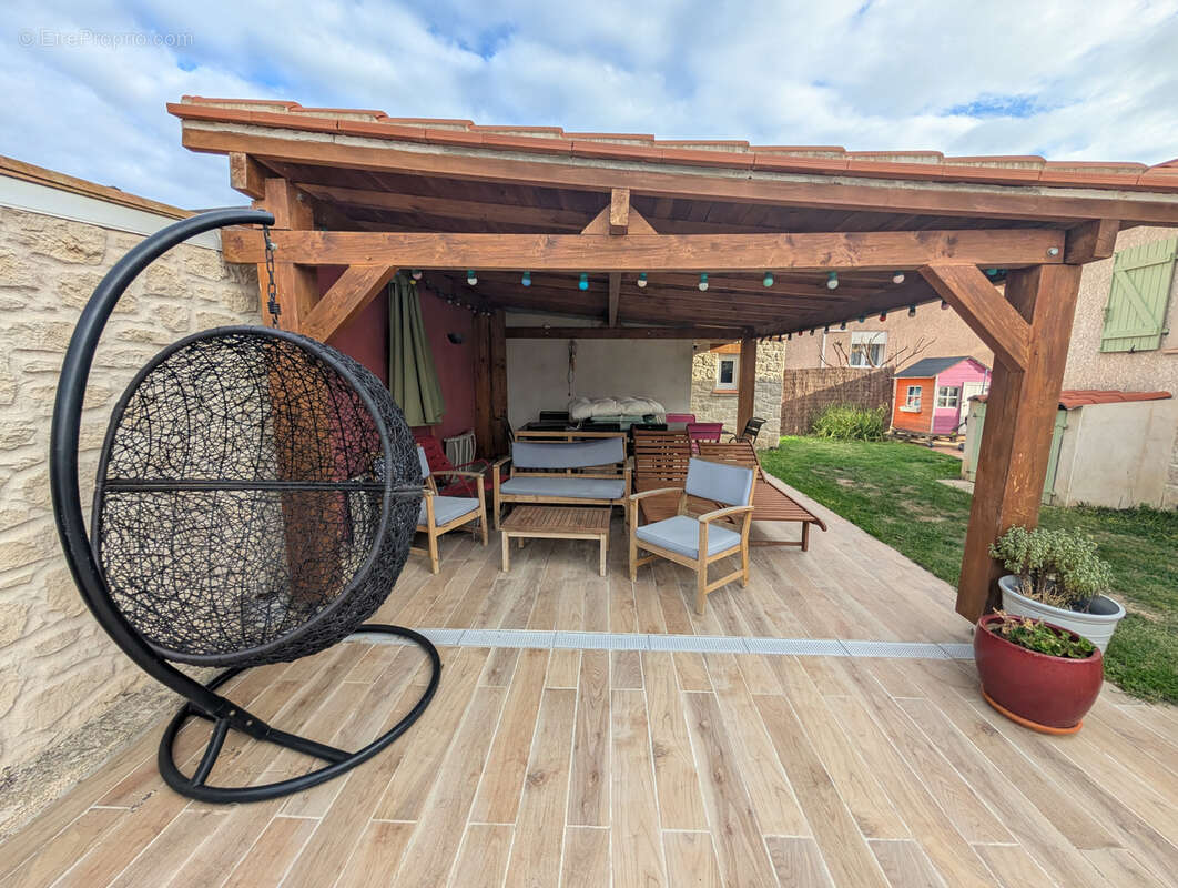 Maison à SAINT-LAURENT-DE-LA-SALANQUE