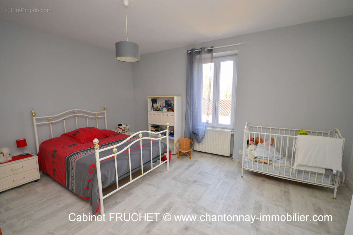 CHANTONNAY - Jolie maison en centre ville - photo 12