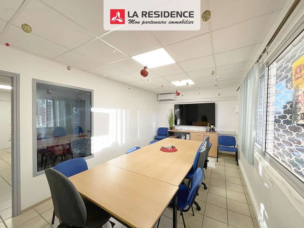 Commerce 92 m² à Fort-De-France  - photo 2