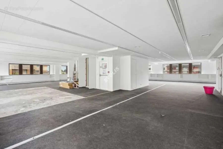 Commerce à SURESNES