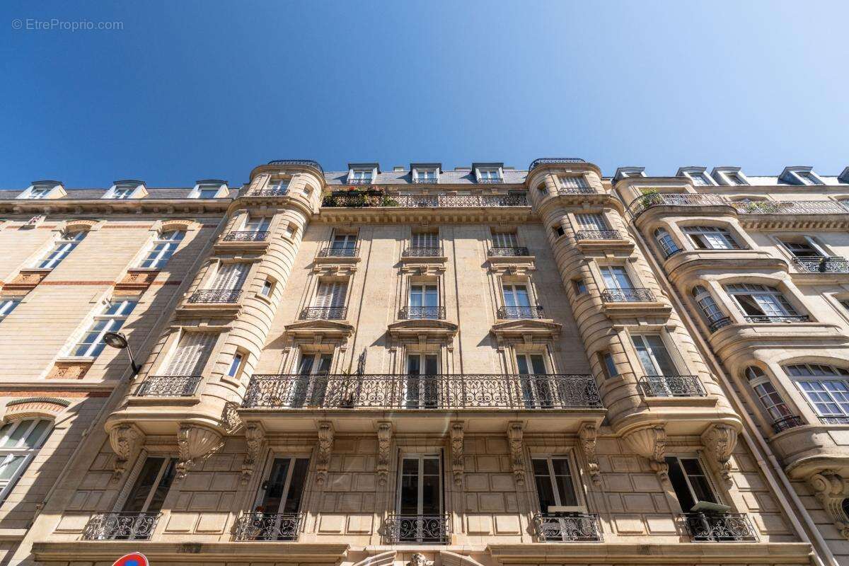 Paris (75018) – t3 – 65m2 – balcon (4,08m2) - orientation sud - très lumineux - traversant – ascenseur - 2 caves - photo 15