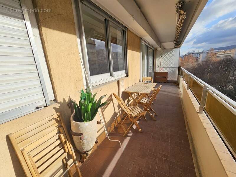 Appartement à MARSEILLE-5E