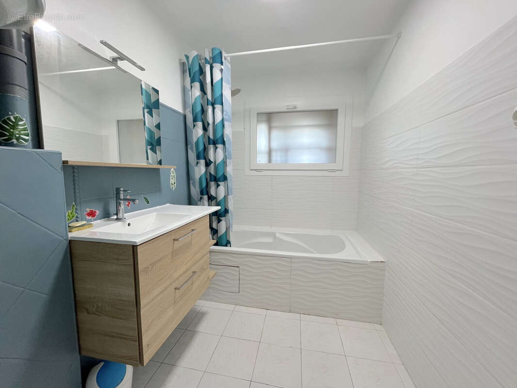 Appartement à SIX-FOURS-LES-PLAGES