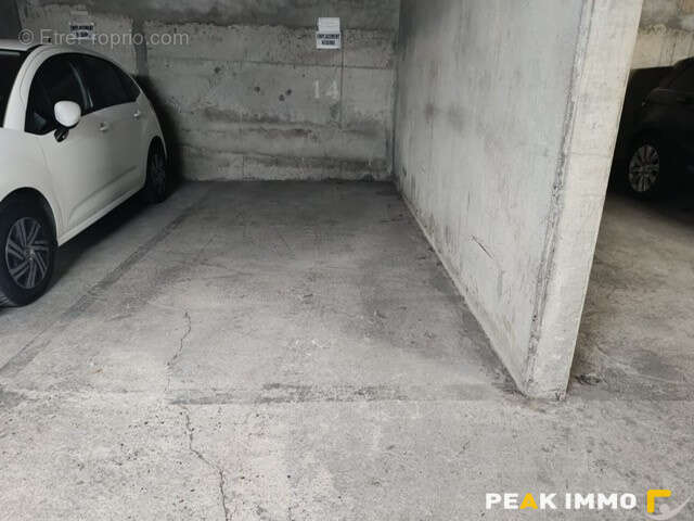 Parking à PARIS-10E