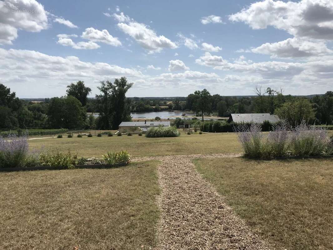 Commerce à POUILLY-SUR-LOIRE