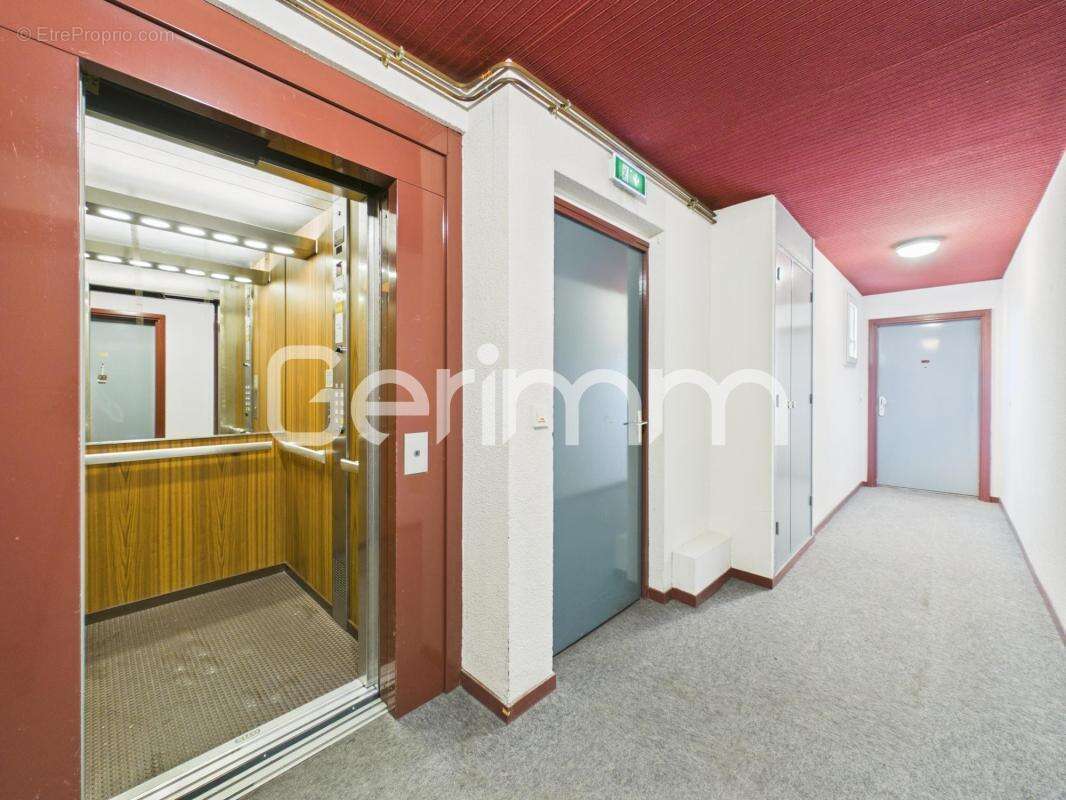 Vente - Appartement - 2 pièces + cuisine - 50 m² - 110 000 € - - photo 18