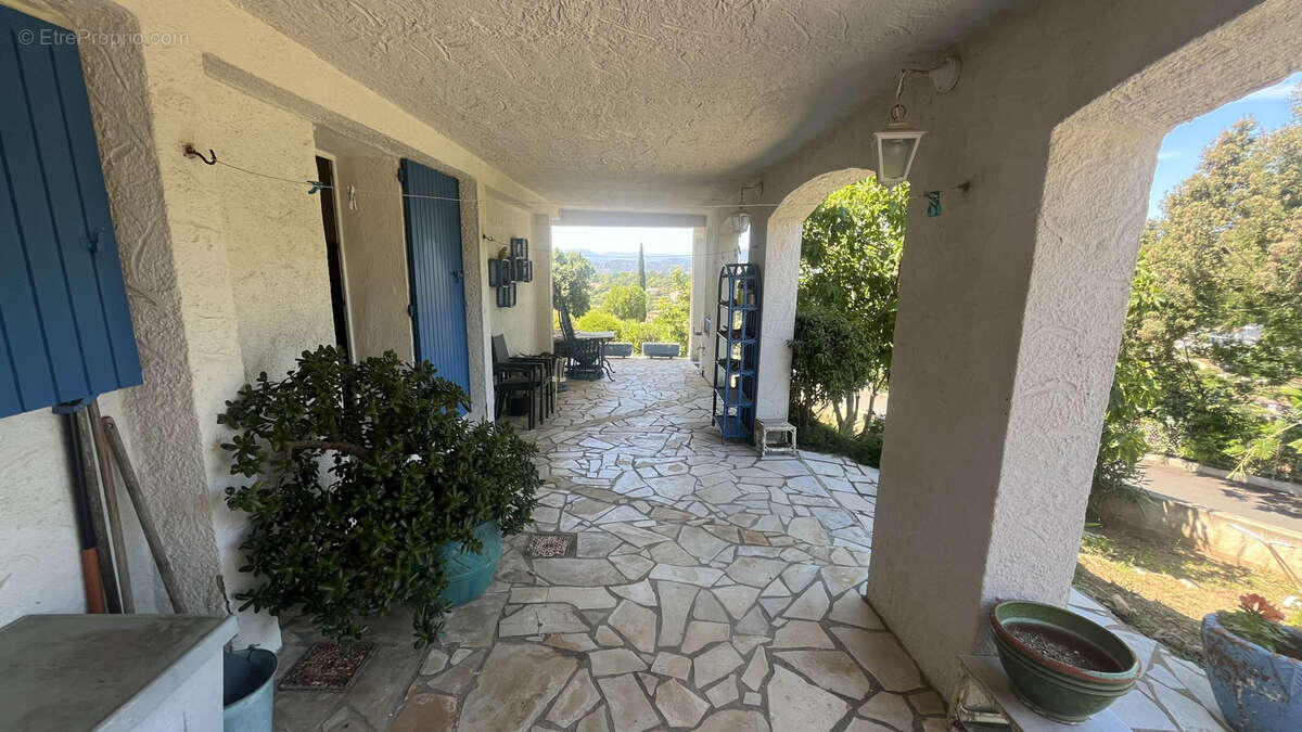 Maison à ROQUEBRUNE-SUR-ARGENS