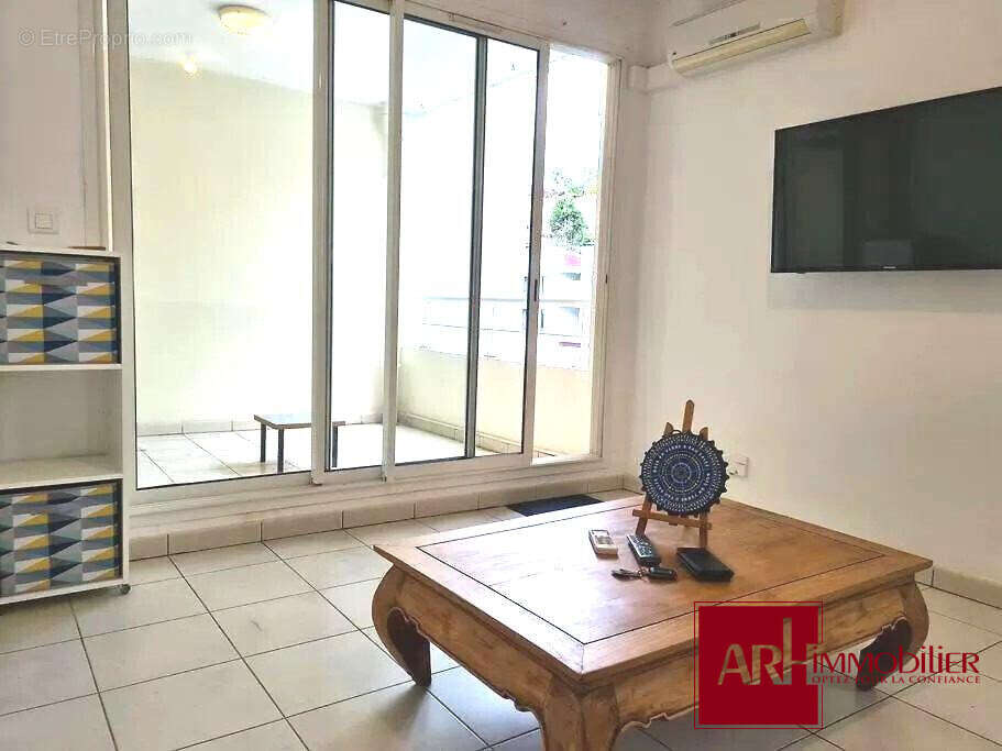 Appartement 28 m² à Saint-Denis  - photo 2