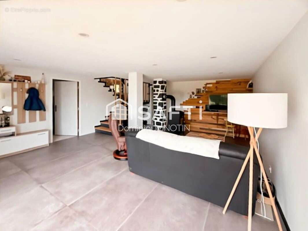 Photo 2 - Appartement à LAMURE-SUR-AZERGUES