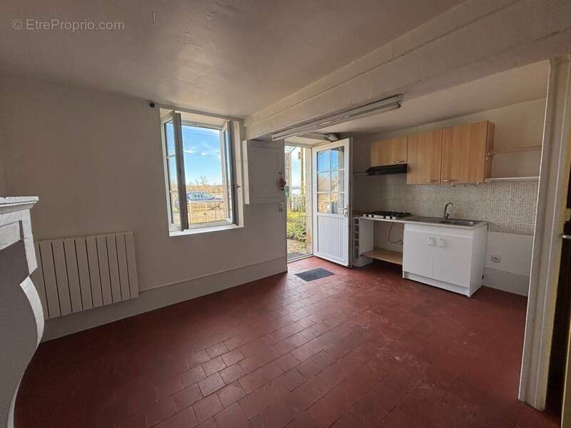 Appartement à MARSEILLES-LES-AUBIGNY