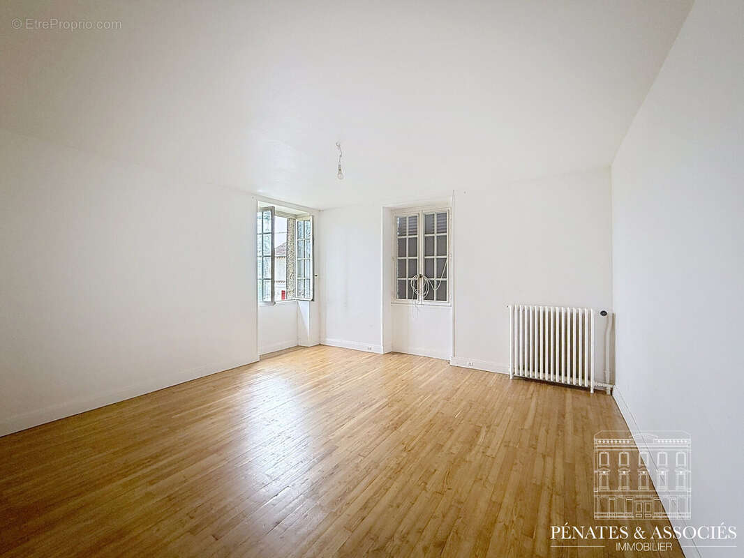 Maison à ANGERVILLIERS