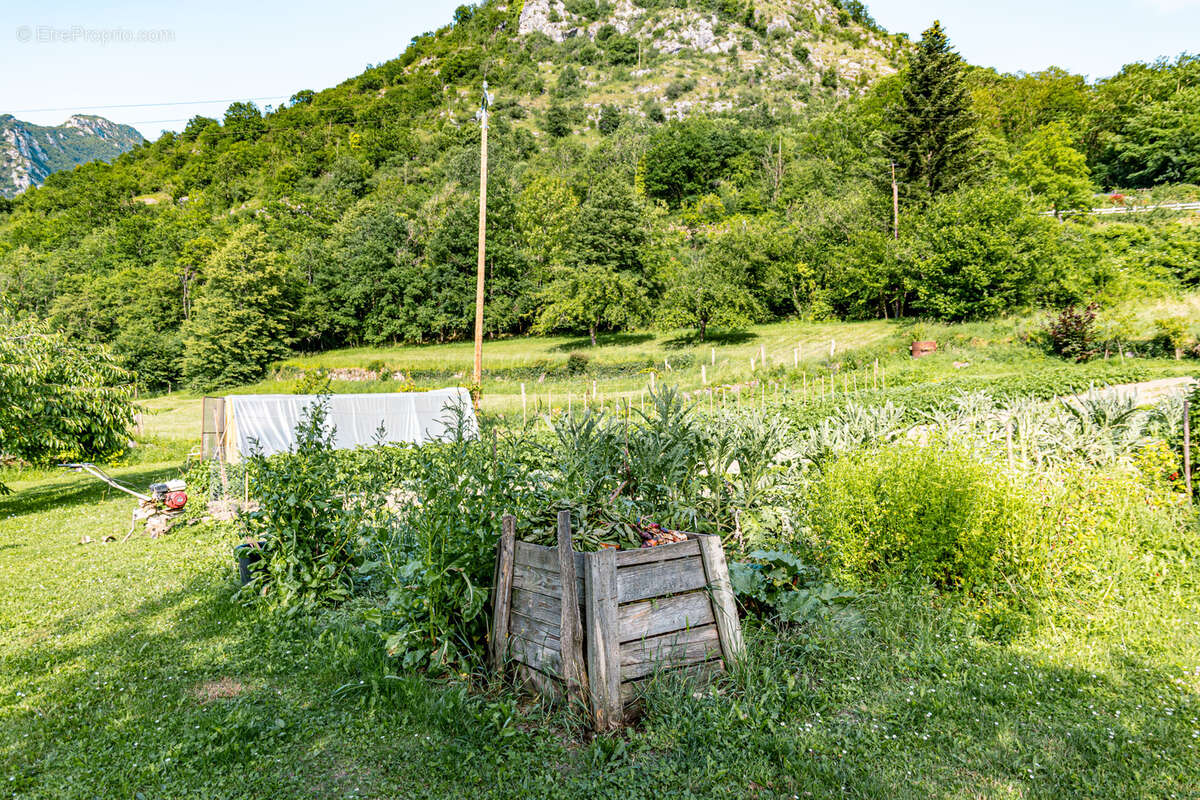 Maison à CAPOULET-ET-JUNAC