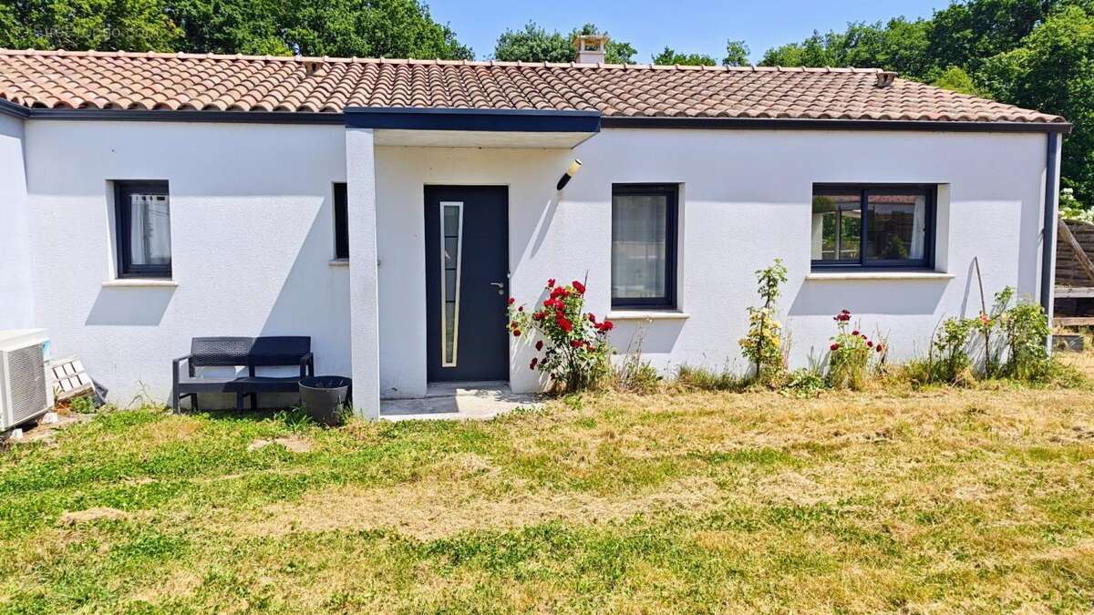 Maison à NESMY