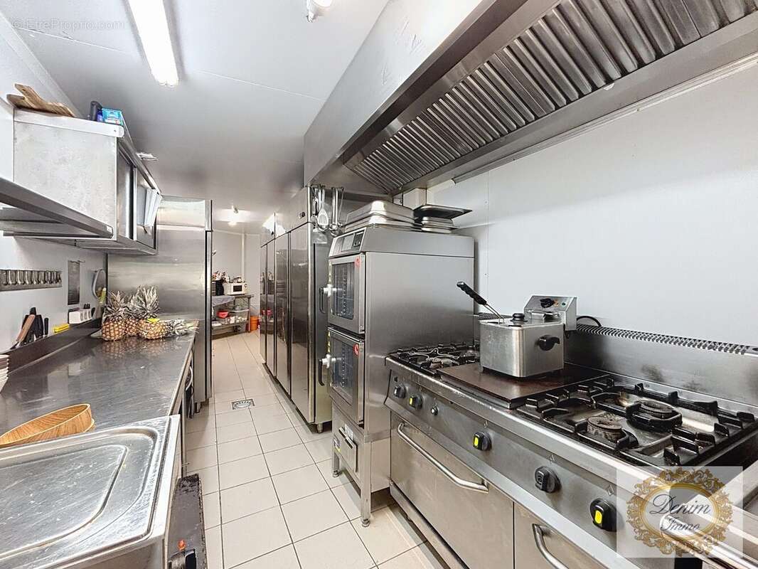Commerce 180 m² à Moussac  - photo 4
