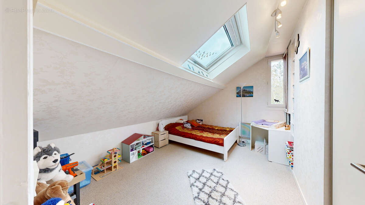 Maison à NEAUPHLE-LE-CHATEAU