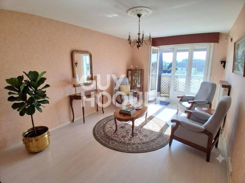 Appartement à SAINT-CYR-SUR-LOIRE