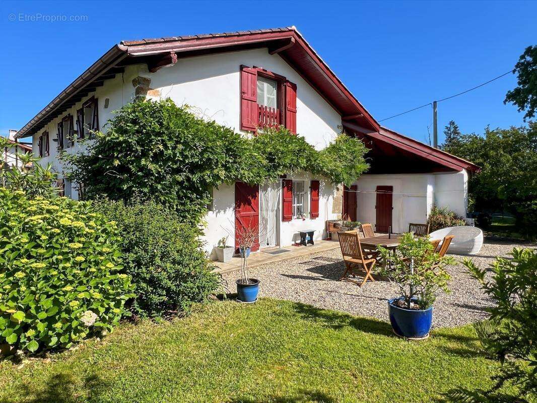 Maison à LARRESSORE