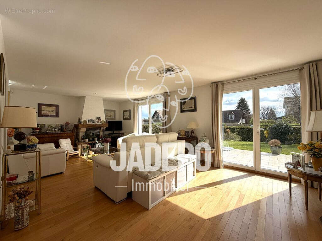 Maison à LE MESNIL-ESNARD