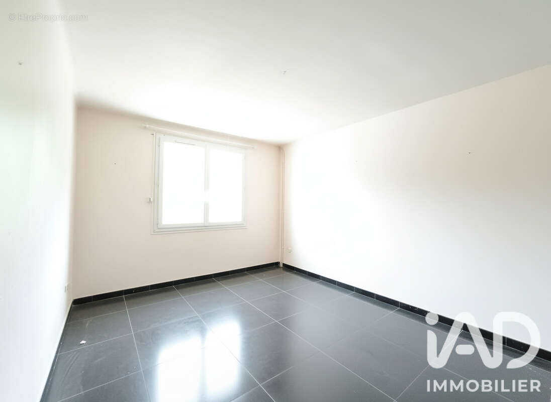 Maison 142 m² à Chelles  - photo 2