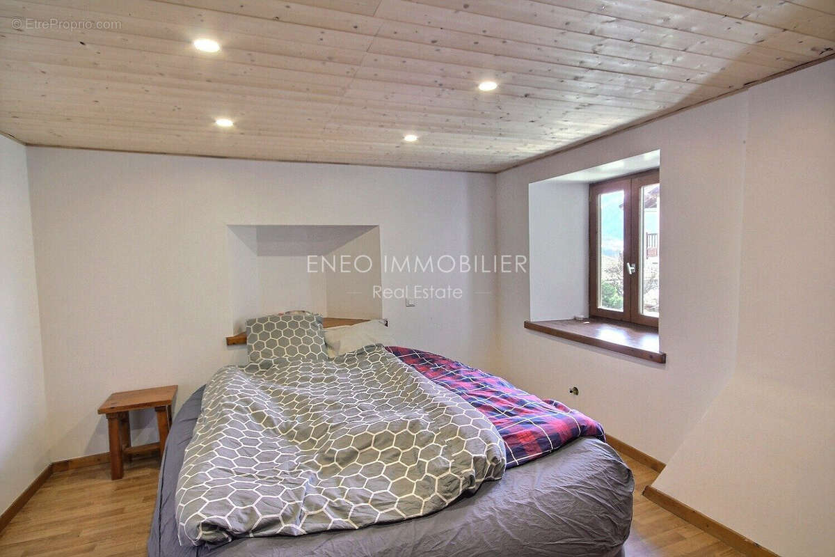 Maison à LES CHAPELLES