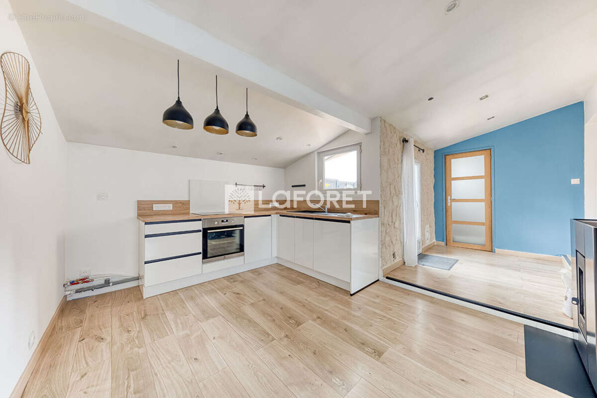 Maison de ville de plain pied  Pontault -Combault 4 pièce(s) 63.49 m2 - photo 2