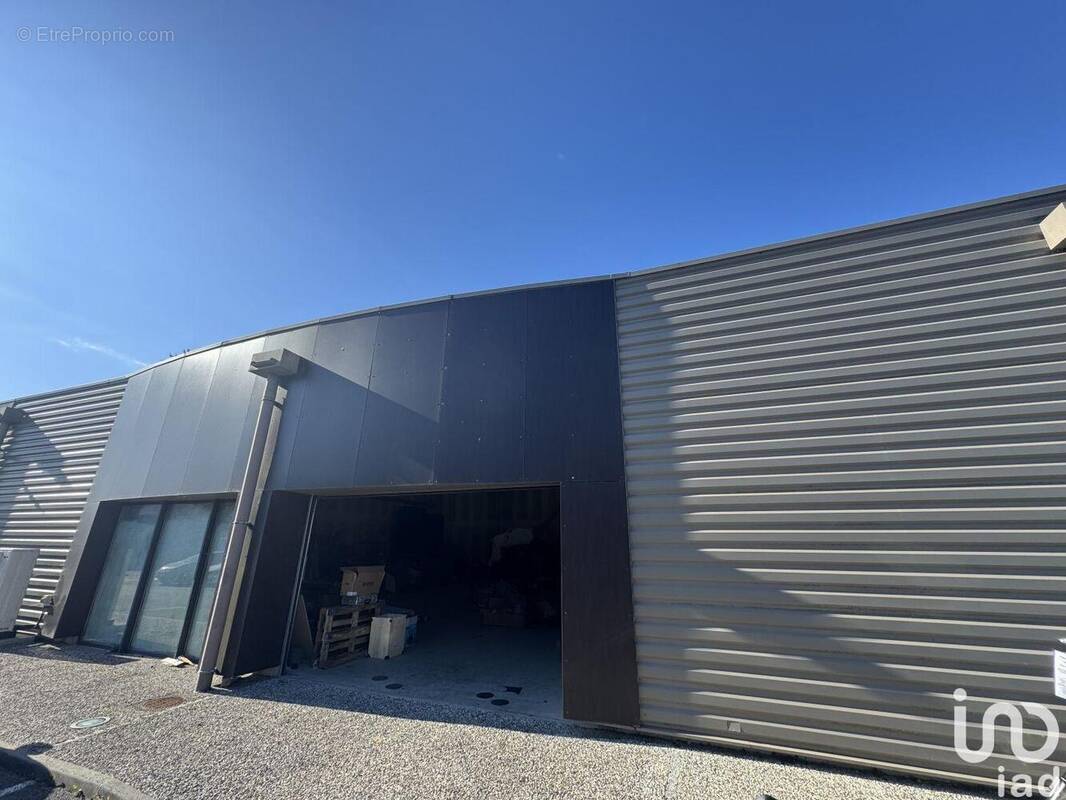 Photo 1 - Commerce à LESCAR