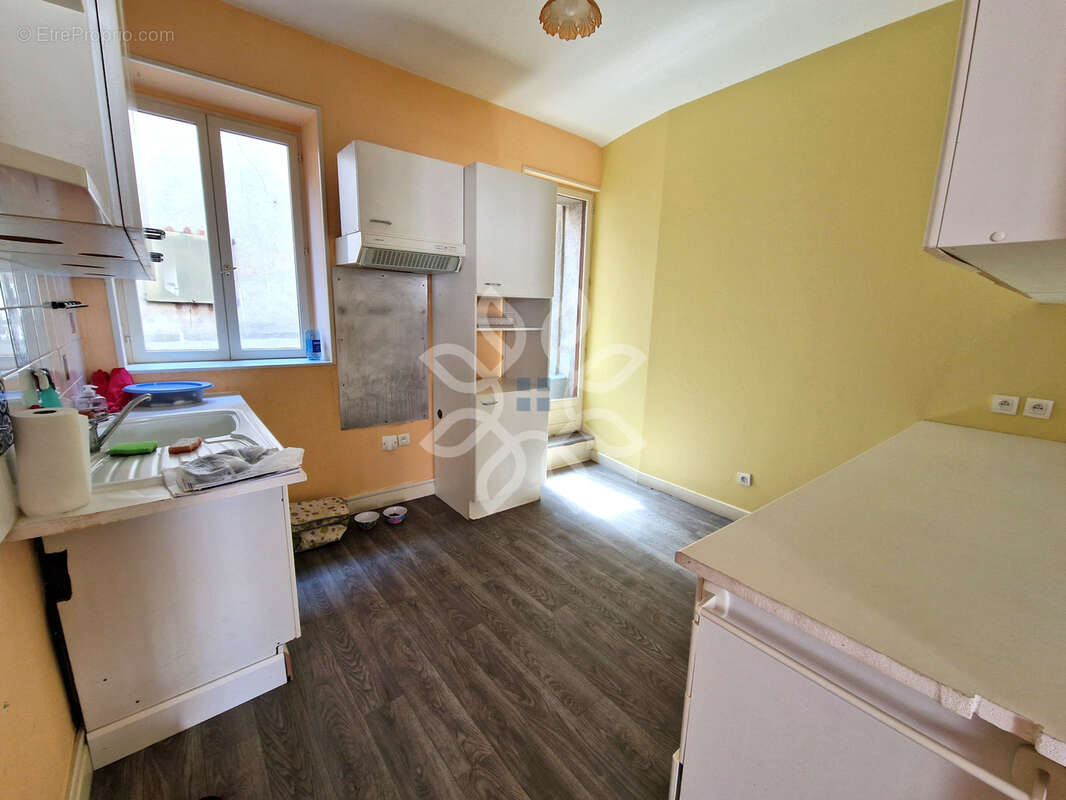 Maison à SAINT-GEORGES-D'AURAC