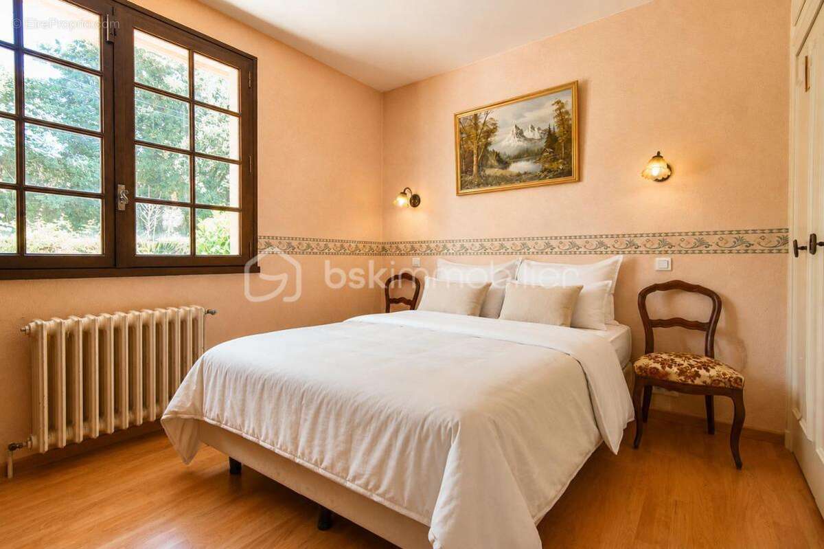 Maison lumineuse de 180m2 - Vue Montagnes - Calme et Jardin - photo 10