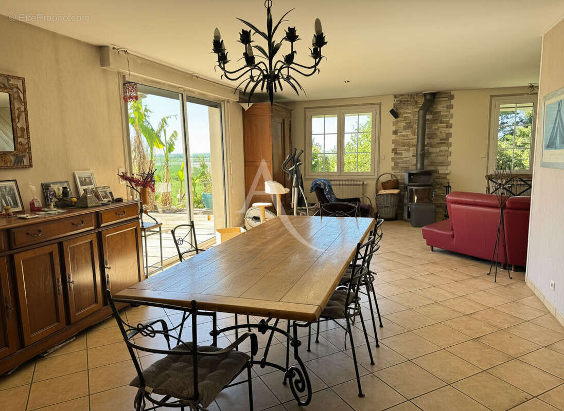 Maison à LE GUE-DE-VELLUIRE