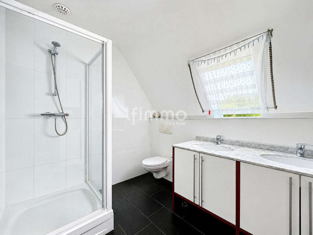 Maison, 4 pièces, de 13O m² à Plomodiern 29550 - photo 9