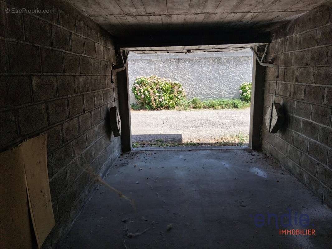 Centre ville garage clos - photo 3