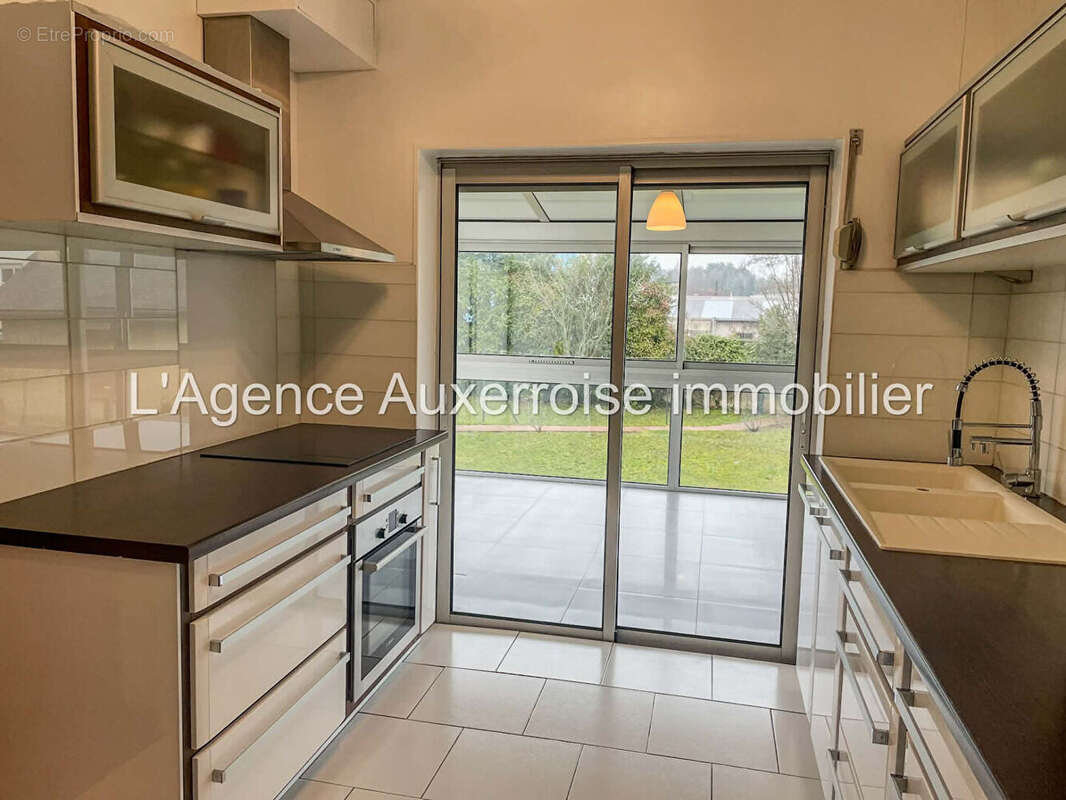 AUXERRE , Maison familiale au calme avec jardin paysagé - photo 8