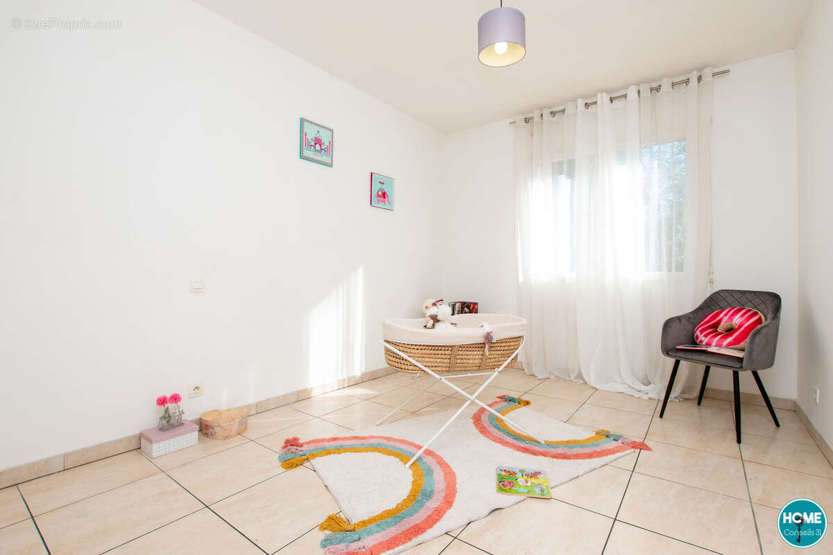 Maison à LA SALVETAT-SAINT-GILLES