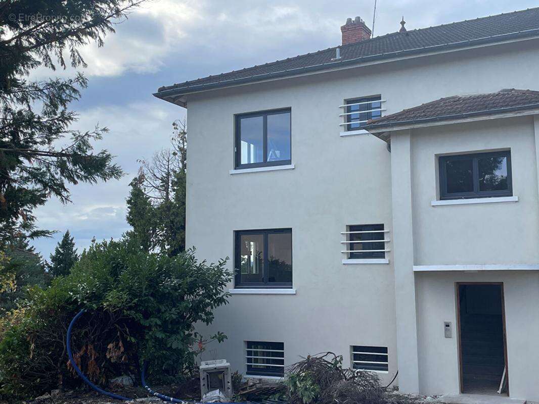 Appartement à CHARBONNIERES-LES-BAINS