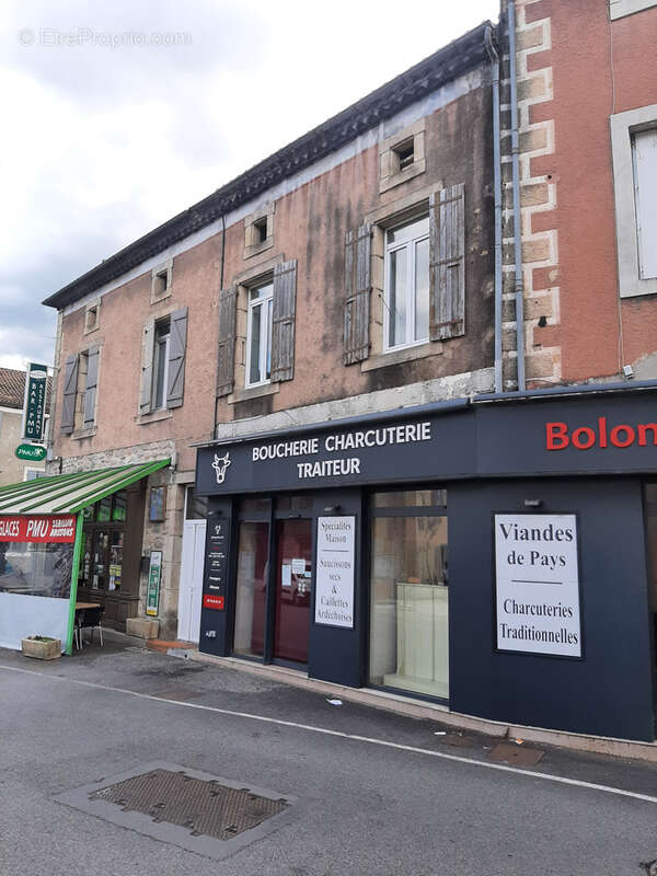 Maison à SAINT-SAUVEUR-DE-MONTAGUT