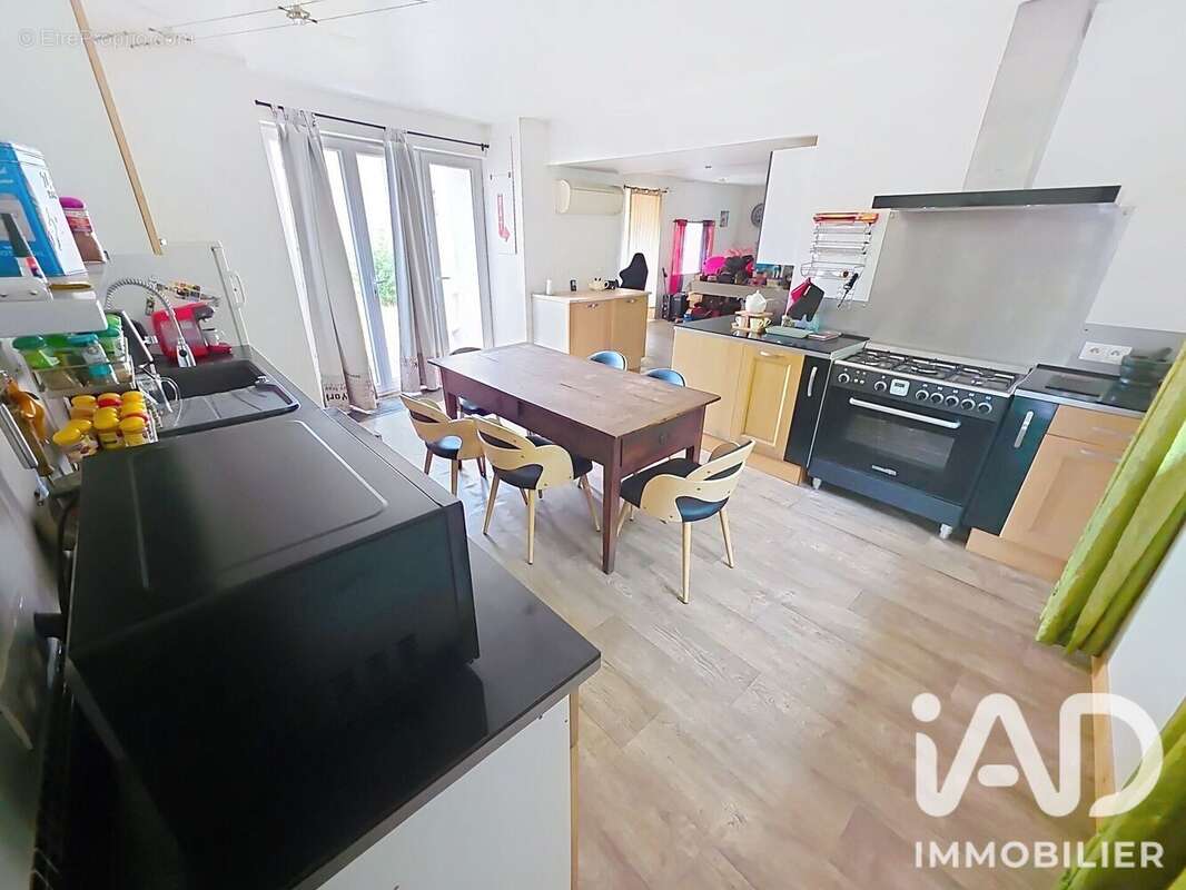 Maison 188 m² à Feuillade  - photo 6