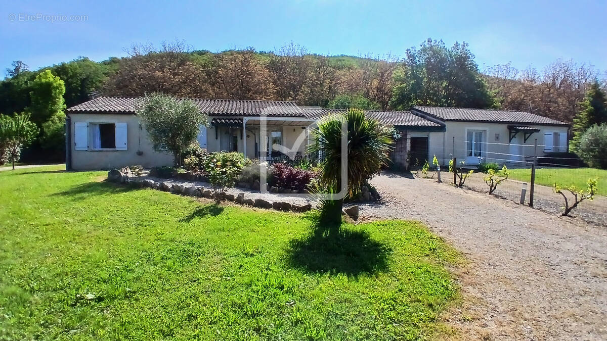 Maison à CREYSSE