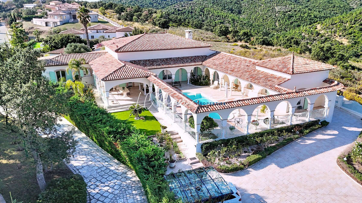 Maison à ROQUEBRUNE-SUR-ARGENS